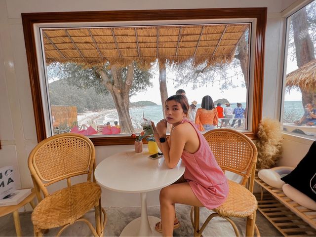Curve Beach Cafe 