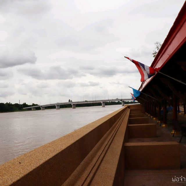 วัดไชโยวรวิหาร วัดสวย พระงาม ติดริมแม่น้ำเจ้าพระยา
