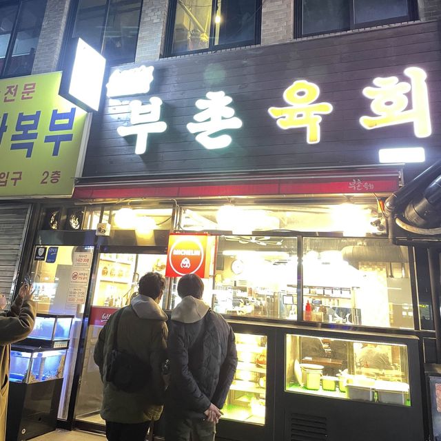 【韓国ソウル】 禁断のユッケがｷﾗｷﾗ光る‥お肉ってこんなに綺麗でしたっけ？！ 