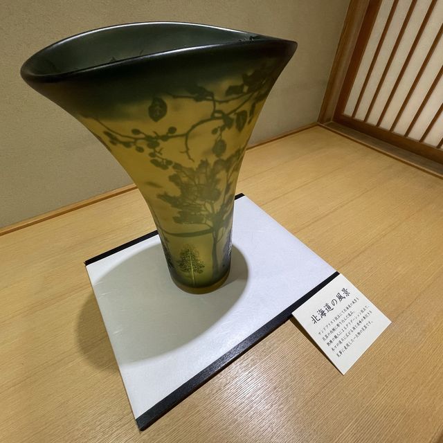 和硝子細工の「北一硝子　和のフロア」