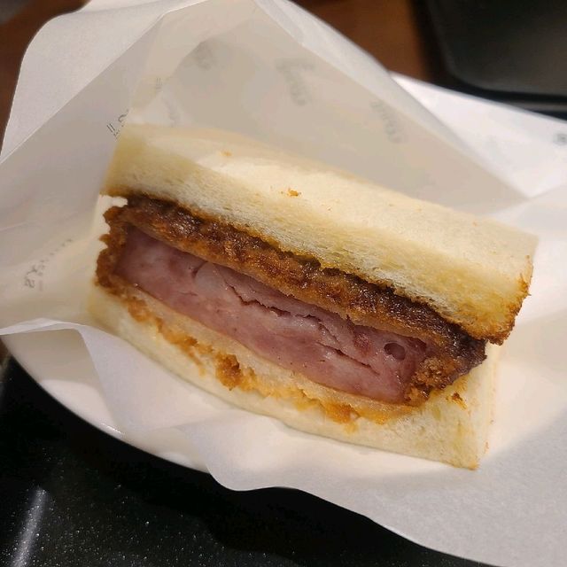 穴場スポットDAIMARU心斎橋【タリーズコーヒー KAIYODO】