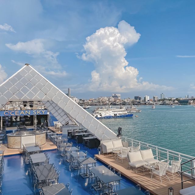 Ocean Sky Pattaya | ล่องเรือหรู + ตกหมึก 