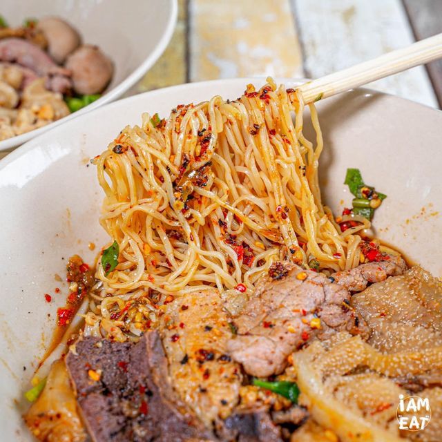 ก๋วยเตี๋ยวเรือแท้สุดแซ่บเข้มข้นจัดจ้านย่านนนทบุรี