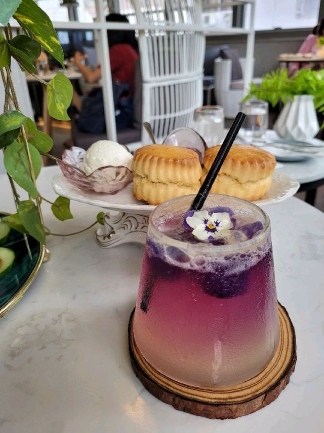 可選擇全咸點或半咸半甜的Tea Set