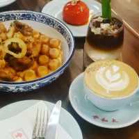 中藥店內的西式cafe