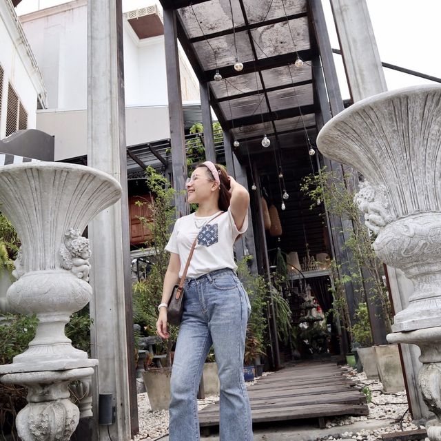 เป็นสถานที่เล่อค่ามากที่หนึ่งในอัมพวา