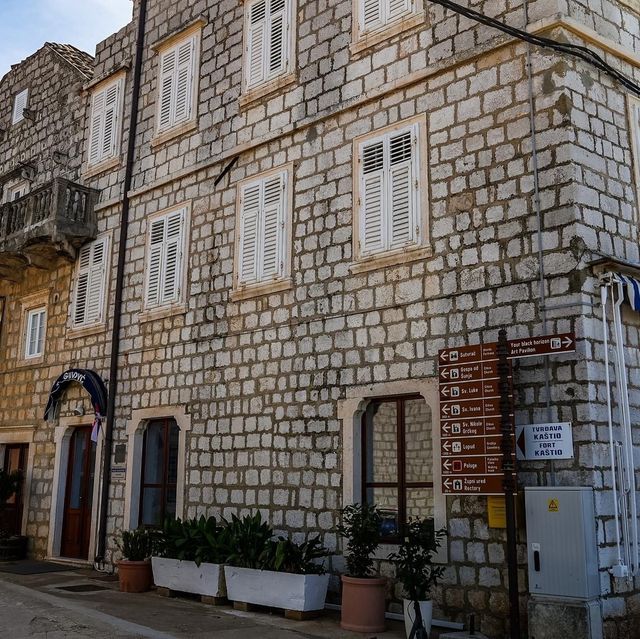 In the heart of the Dubrovnik Old Town! 💜💜