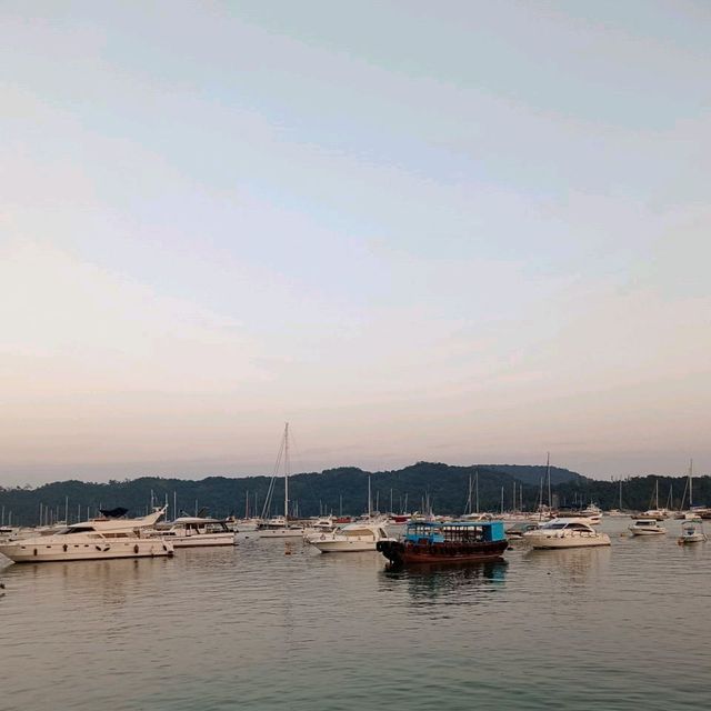 盡攬西貢，白沙灣碼頭，山脈，海水，船舶美景！非常浪漫！
