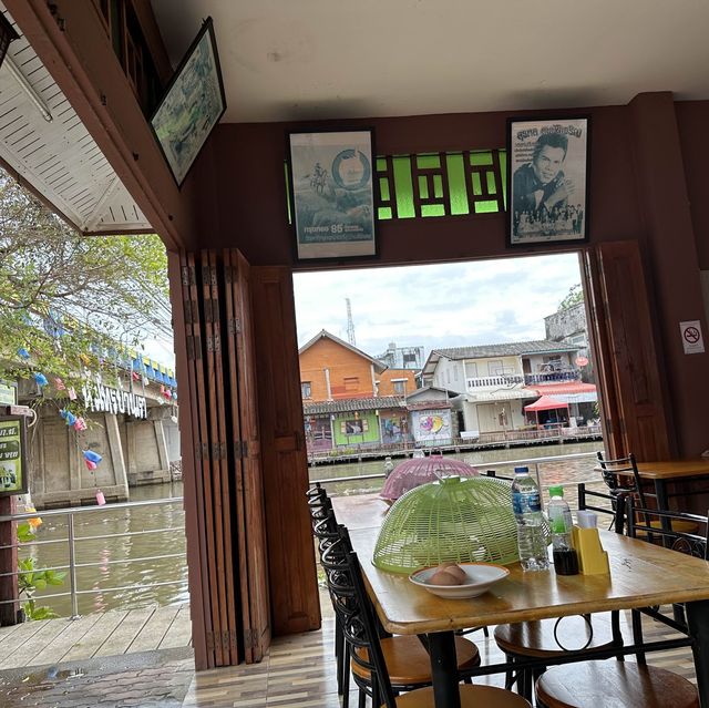ขนมจีนใต้สะพาน อำเภอหัวไทร