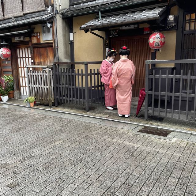 Maiko, in Kyoto. Feels culture and history 