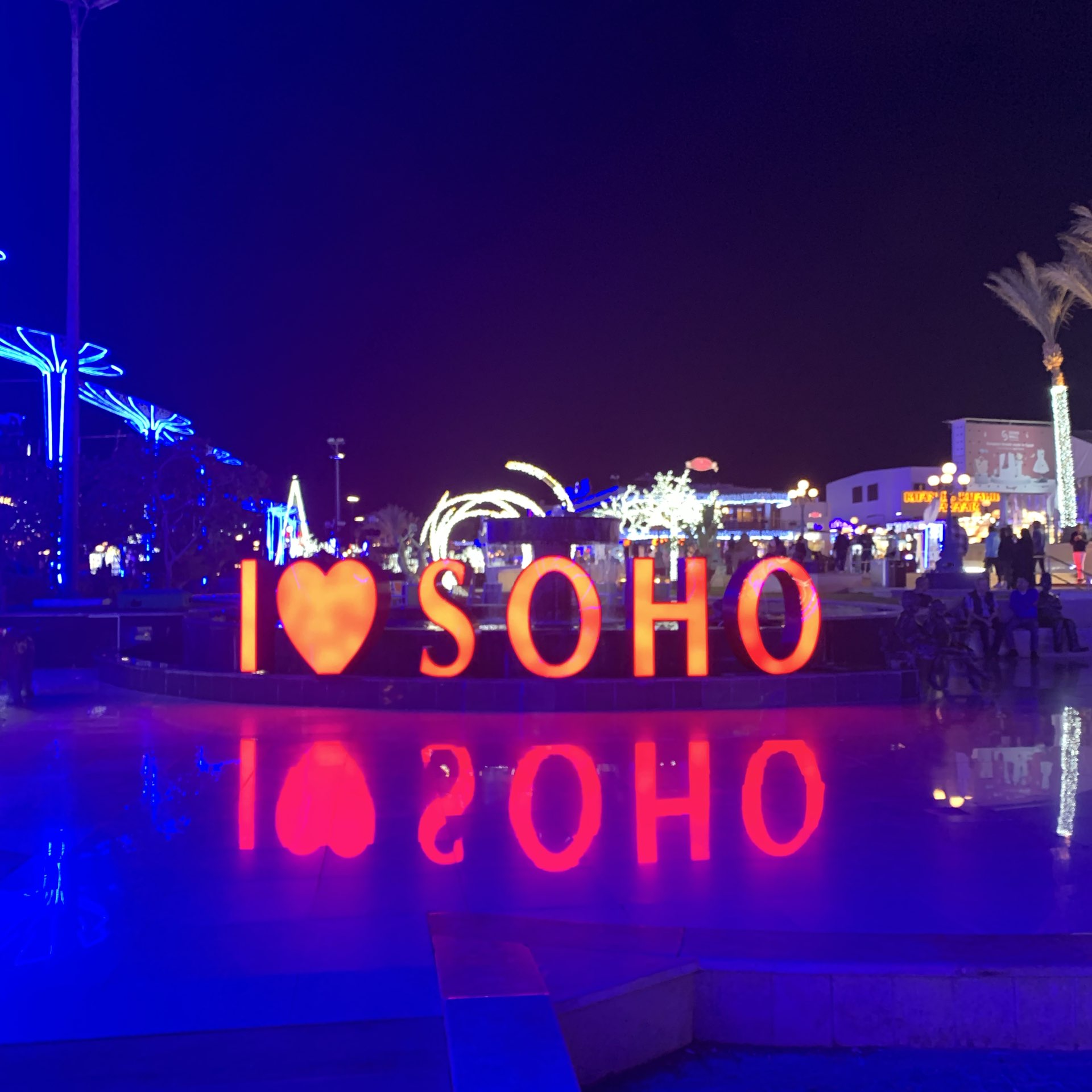 Alun-alun Soho yang berkilauan