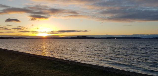 Alki Beach overlooking Seattle Skyline