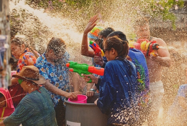[เที่ยวสงกรานต์ 2026] เทศกาลวันไหลพัทยา (Wan Lai Festival) ยิ่งใหญ่ที่สุดในชลบุรี | ถนนเลียบชายหาดพัทยา (Pattaya Beach Road)