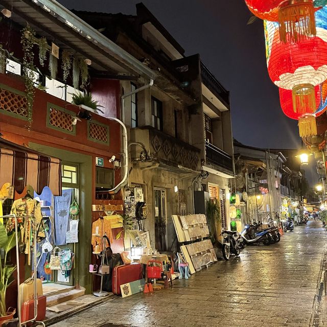 細雨紛飛的夜色神農街！