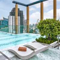 สระว่ายน้ำลอยฟ้า “Stay Bridge Suites” ใจกลางเมือง