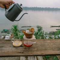 นอนเต็นท์ จิบกาแฟ แลโขง Atsamat Camp l นครพนม