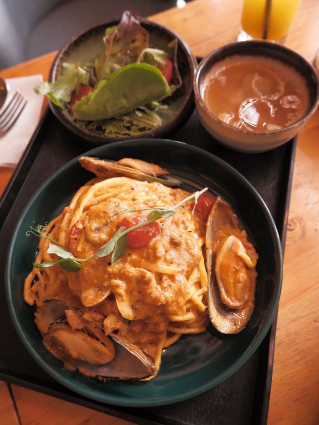 中日混合居酒屋之煲仔飯出色 