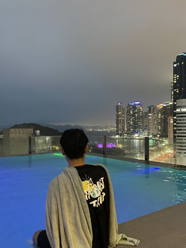 역대급 킹 가성비 오션뷰 루프탑 수영장 호텔, 베이몬드