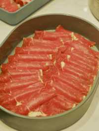 櫻花樹下台式火鍋，真材實料的湯底和高質牛肉 