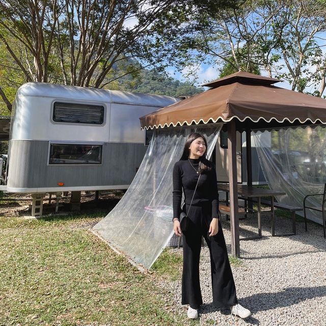 新竹內灣｜免裝備美式拖車 露營初體驗 威尼斯露營車