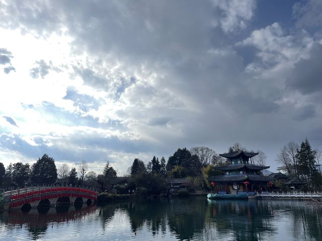 Lijiang’s Stunning Black Dragon Pool Park 