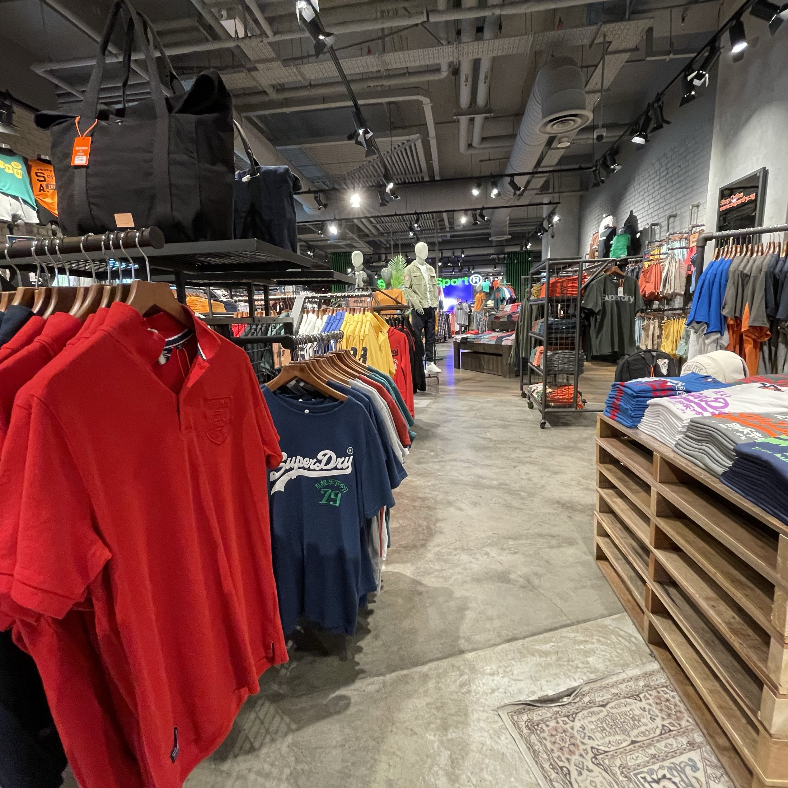 Cool Superdry outlet | Trip.com Singapore Travelogues
