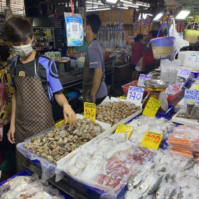 Lan Po Naklua Seafood Market in Pattaya