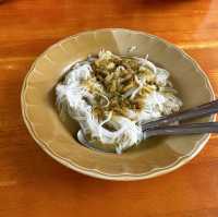 ขนมจีนใต้สะพาน อำเภอหัวไทร