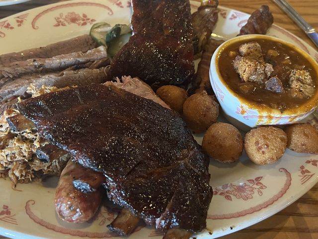 Great food  at Widwood Smokehouse - NC 🇺🇸
