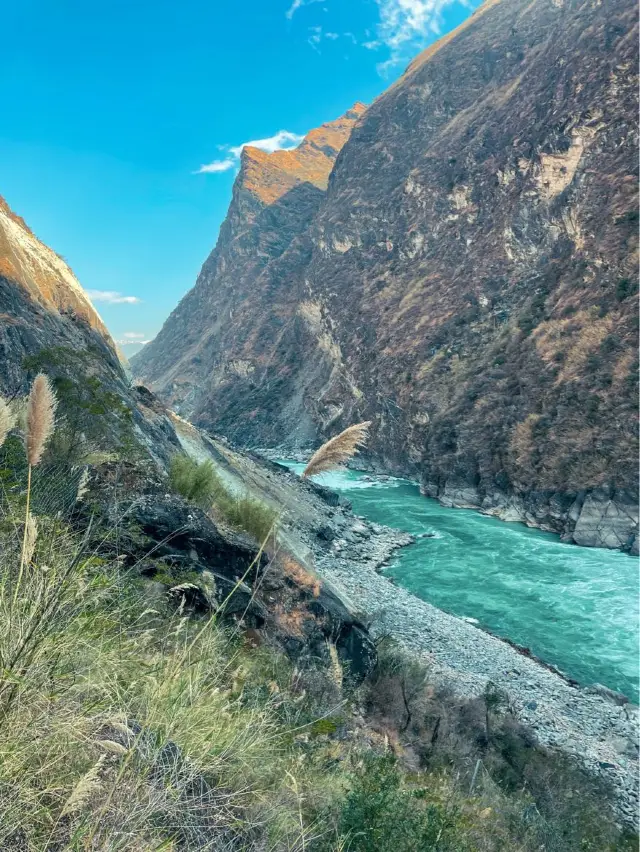 Winter Blue at Tiger Leaping Gorge 