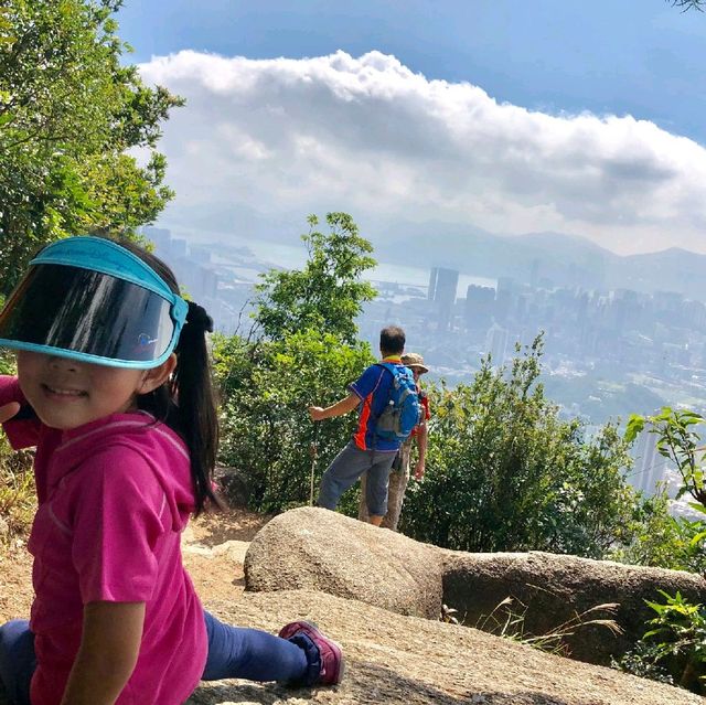 愛女5歲上獅子山頭