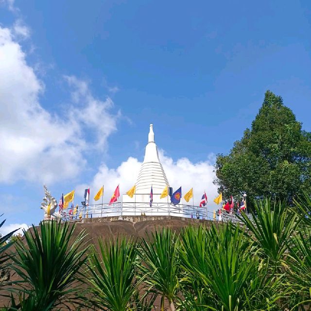 พระธาตุเจดีย์ศรีอาฮง จ.บึงกาฬ