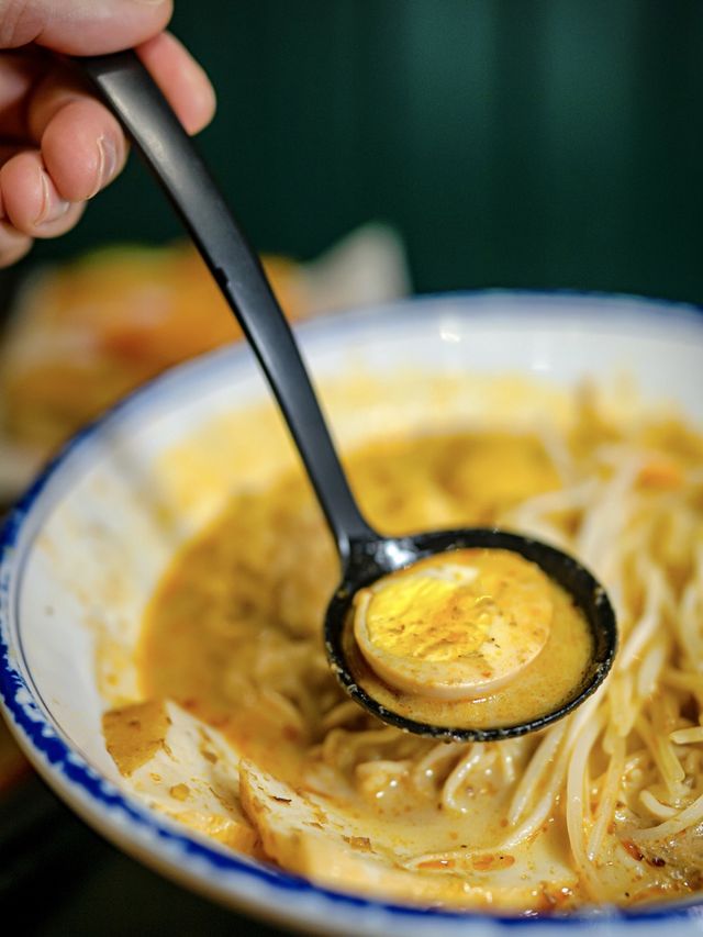 大三元食碗喇沙,熱狗可以食一打 大三元食碗喇沙,熱狗可以食一打
