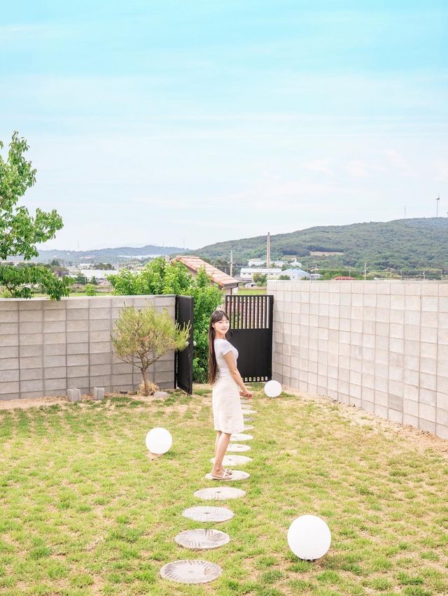 자쿠지와 솥뚜껑뿐만 아니라 포토존까지 가득한 경주 독채 숙소 ‘그 해, 경주’ 