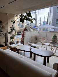韓国/ソウル【弘大】ベージュの暖かい雰囲気が素敵💗広い一軒家カフェ