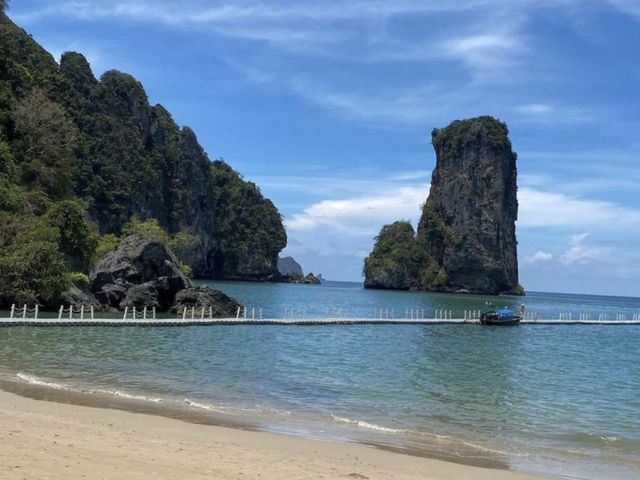 โรงแรมหรู ติดริมหาด @กระบี่