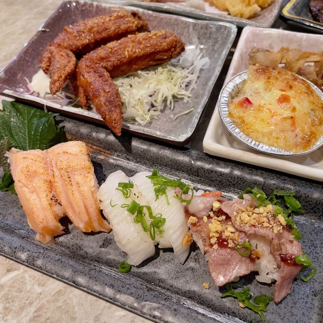 食物款式豐富又抵食嘅午市放題