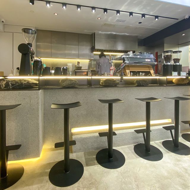 ［食.黃埔] 型格金屬風cafe| 男友終於不用呆等女友剪髮