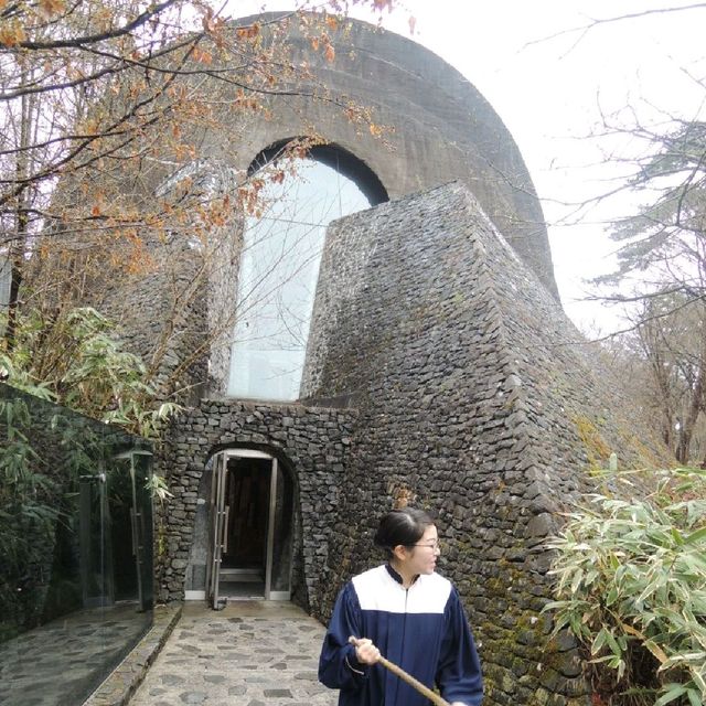 設計獨特的石🪨教堂⛪️