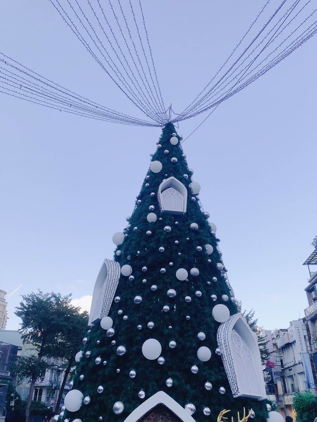 🉑️❤️溫馨的台北捷運中山站線形公園 Zhongshan Linear Park❄️🎄