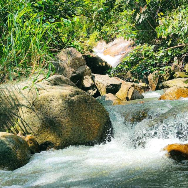 🏞️น้ำตกเฉินหลง กม.26นอก ทำนบ จังหวัดยะลา🍀🌿

   