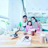 บรรยากาศดี คาเฟ่ติดแม่น้ำปราจีนบุรี