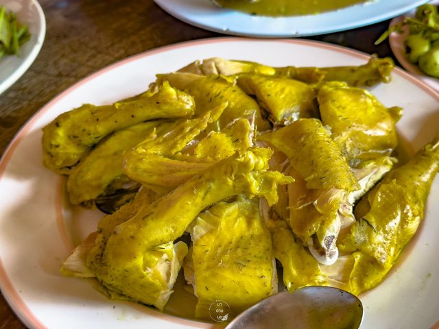 ร้านอาหารพื้นเมืองริมน้ำ จ. สุราษฎร์ธานี
