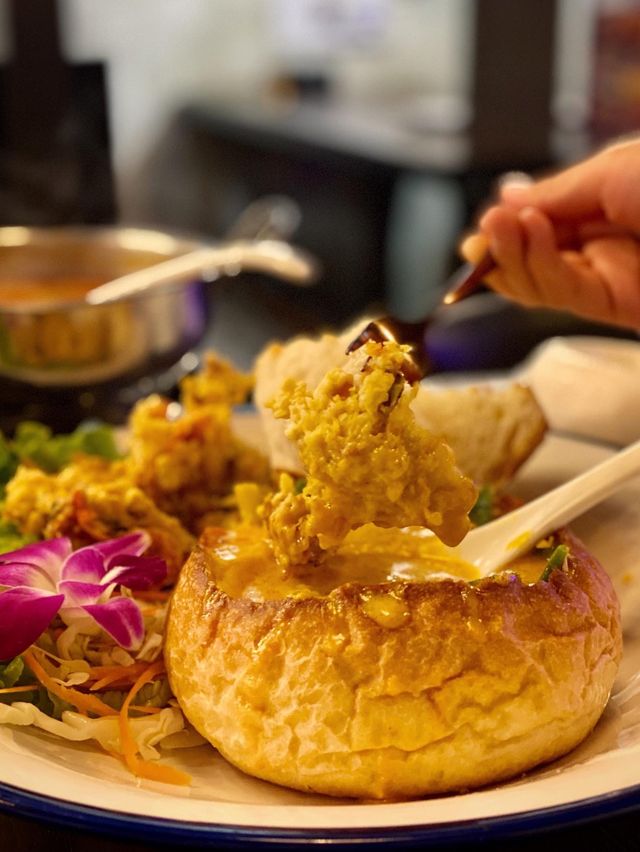 仿如置身於火車車廂內食泰菜