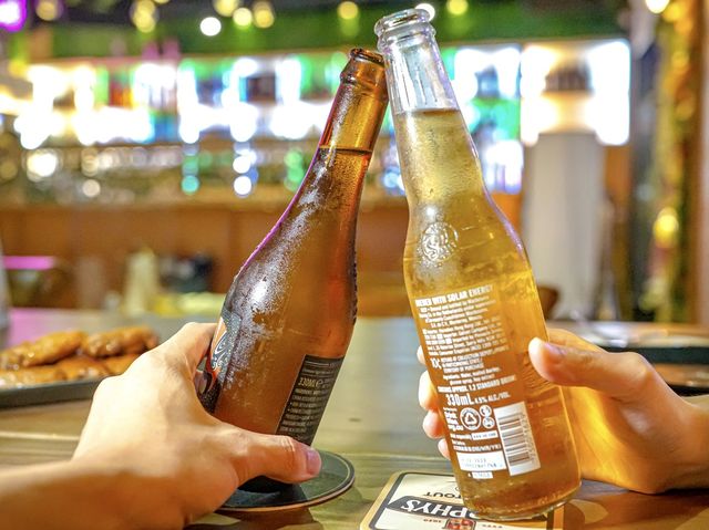 花園酒吧放輕鬆，飲酒傾足幾個鐘