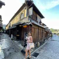 The World's first traditional starbucks