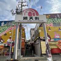 【沖縄･本島】ディープな街コザに突如現れる巨大壁画‼️