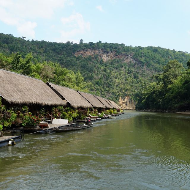 สุข สงบที่  River Kwai Jungle Raft 