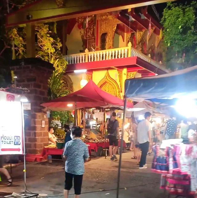 พาเที่ยวประตูท่าแพเชียงใหม่
