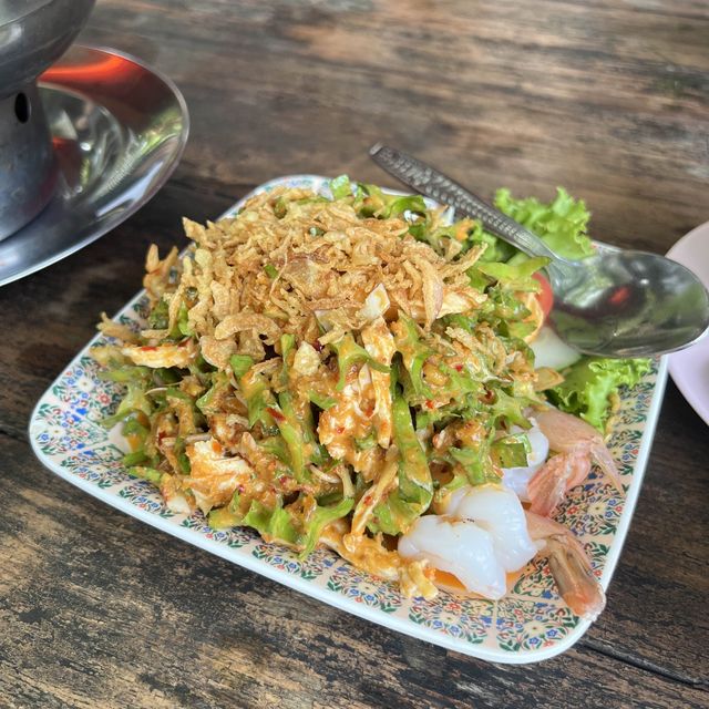 ทานข้าวร้านอาหารสุดชิลล์ ริมน้ำตก ที่สระบุรี 